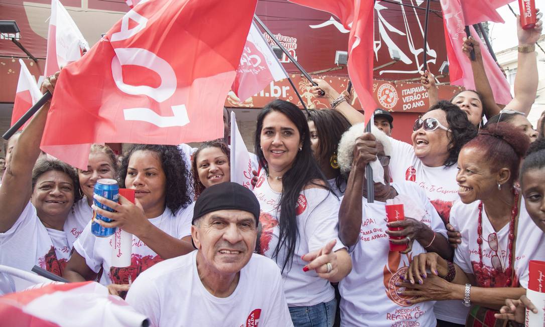 Regina Celi durante campanha para presidência do Salgueiro. Arquivo: 06/05/2018 Foto: Ana Branco / Agência O Globo