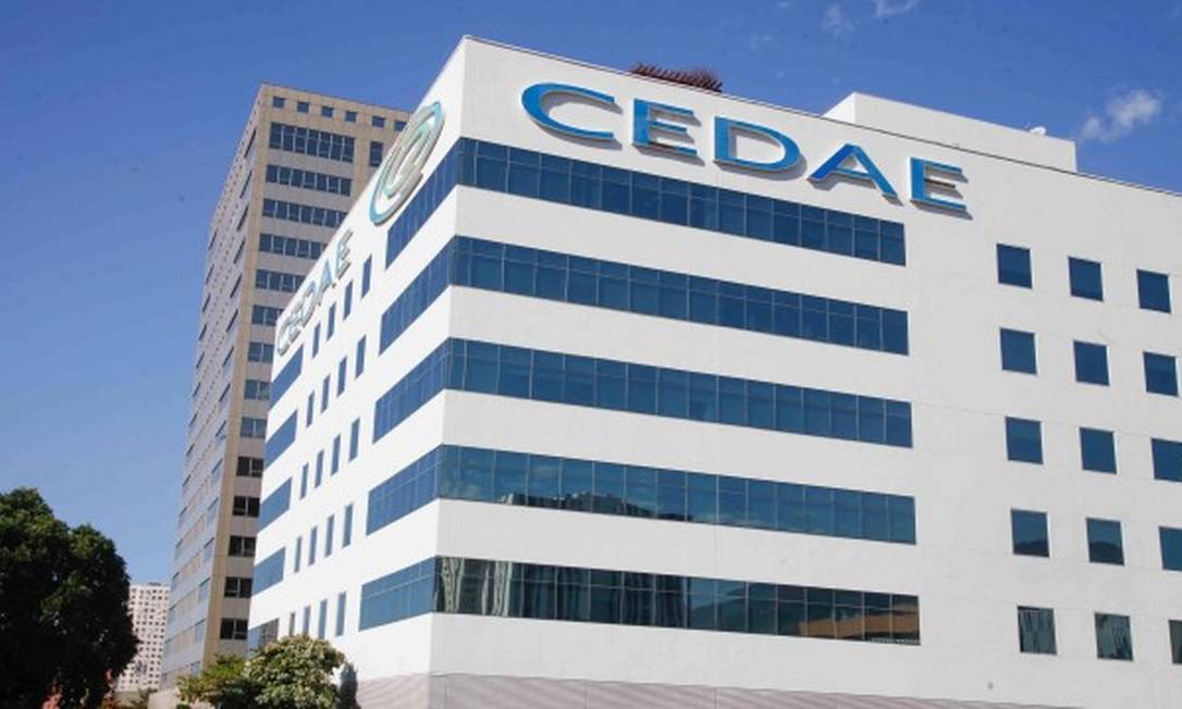 Cedae: empresa está no centro da discussão envolvendo o plano de recuperação do estado Foto: Breno Carvalho / Agência O Globo