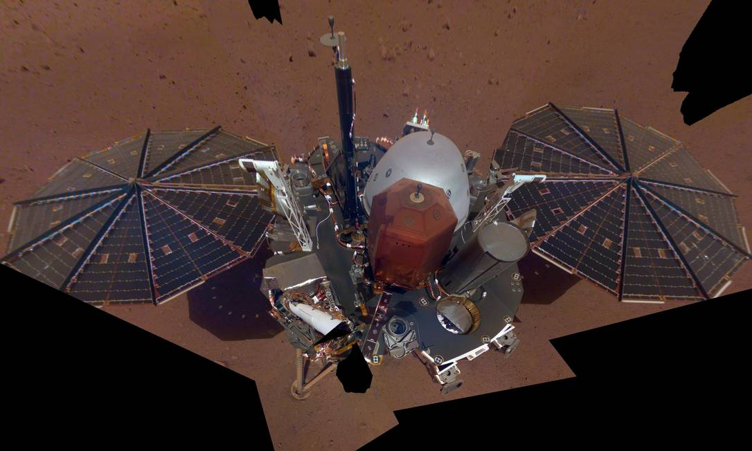 
A ‘selfie’ da InSight em Marte, mosaico de 11 imagens captadas pela câmera no braço robótico de 1,8 metro da sonda
Foto:
/
Nasa/JPL-Caltech

