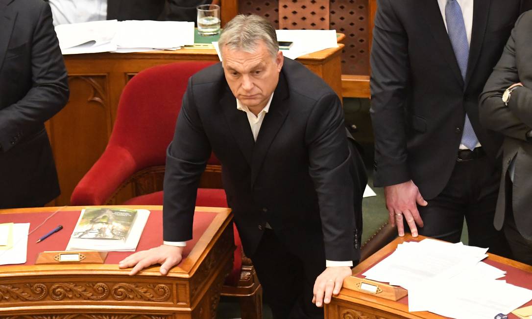 Primeiro-ministro húngaro, Viktor Orbán, participa de sessão no Parlamento, em Budapeste Foto: ATTILA KISBENEDEK / AFP