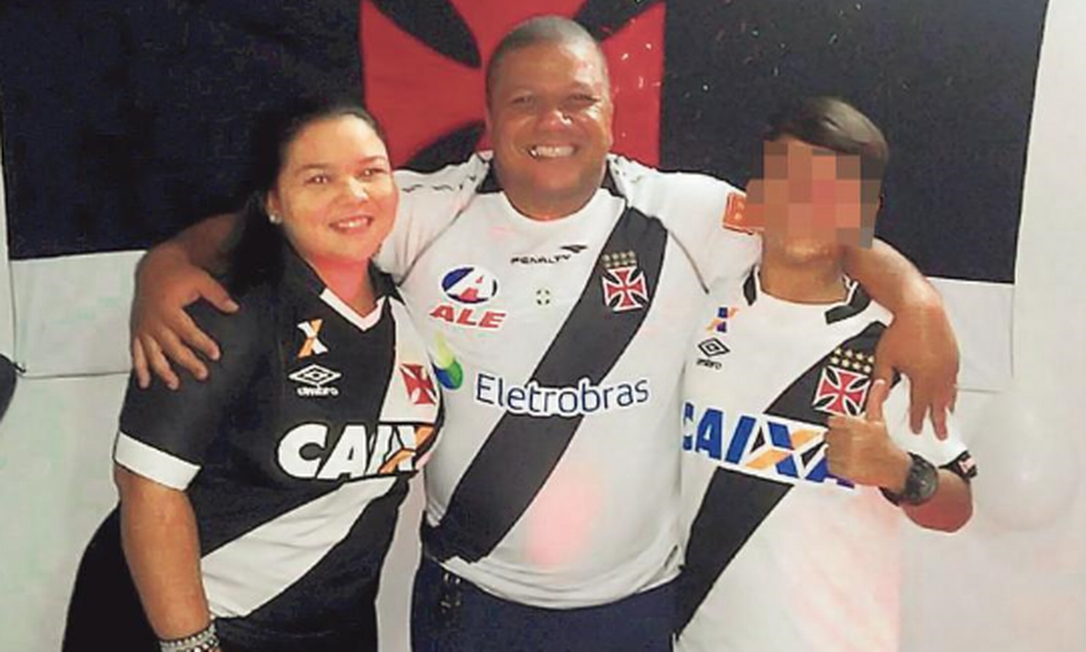 Márcio Gerbatim com a enteada, que foi indicada para trabalhar no gabinete de Flávio Bolsonaro Foto: Reprodução