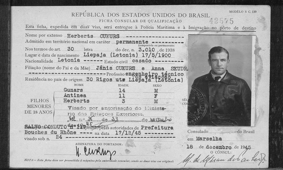 A ficha de chegada ao Brasil de Herbert Cukurs, da Letônia. Foto: Reprodução