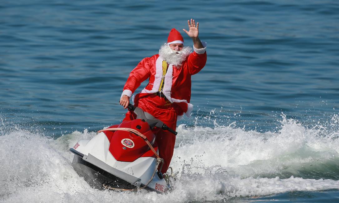 Com calor escaldante, Papai Noel chega de jetski em festa de Natal para  crianças que lutam ou já venceram o câncer - Jornal O Globo