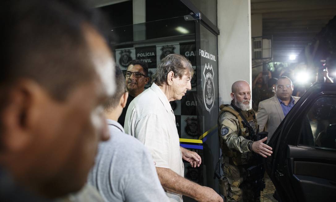 João de Deus deixa a DEIC, em Goiânia, após prestar depoimento Foto: Daniel Marenco / Agência O Globo