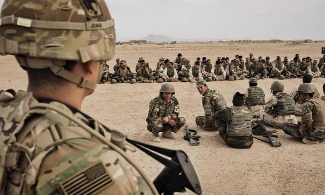 Soldados americanos supervisionam treinamento na província de Helmand Foto: Adam Ferguson/The New York Times