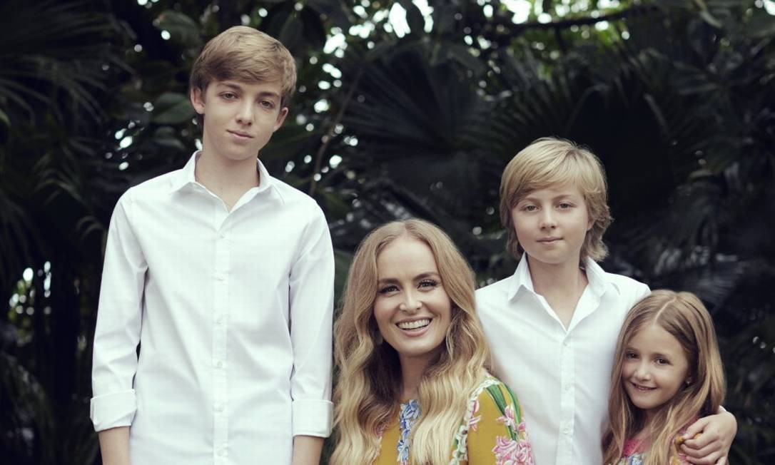 Angélica posa com os filhos e adianta detalhes de novo programa