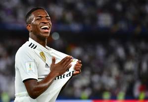 Vinicius Jr. comemora o quarto gol do Real Madrid na vitória sobre o Al Ain Foto: GIUSEPPE CACACE / AFP
