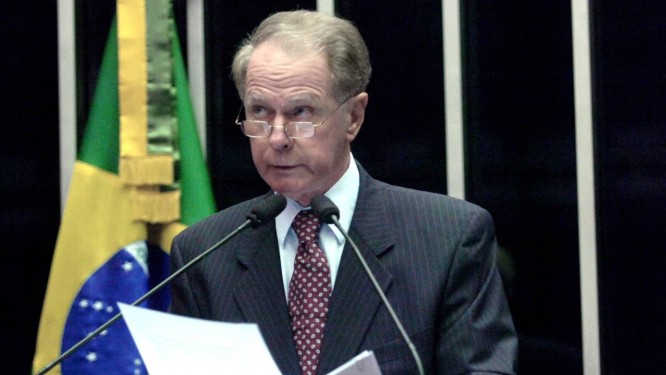 O ex-senador Gerson Camata durante discurso no Congresso Foto: Agência Senado