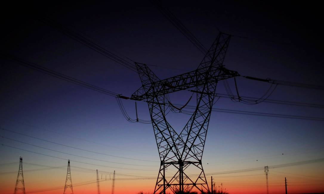 Linha de transmissão de energia elétrica em Brasília Foto: Ueslei Marcelino / Reuters