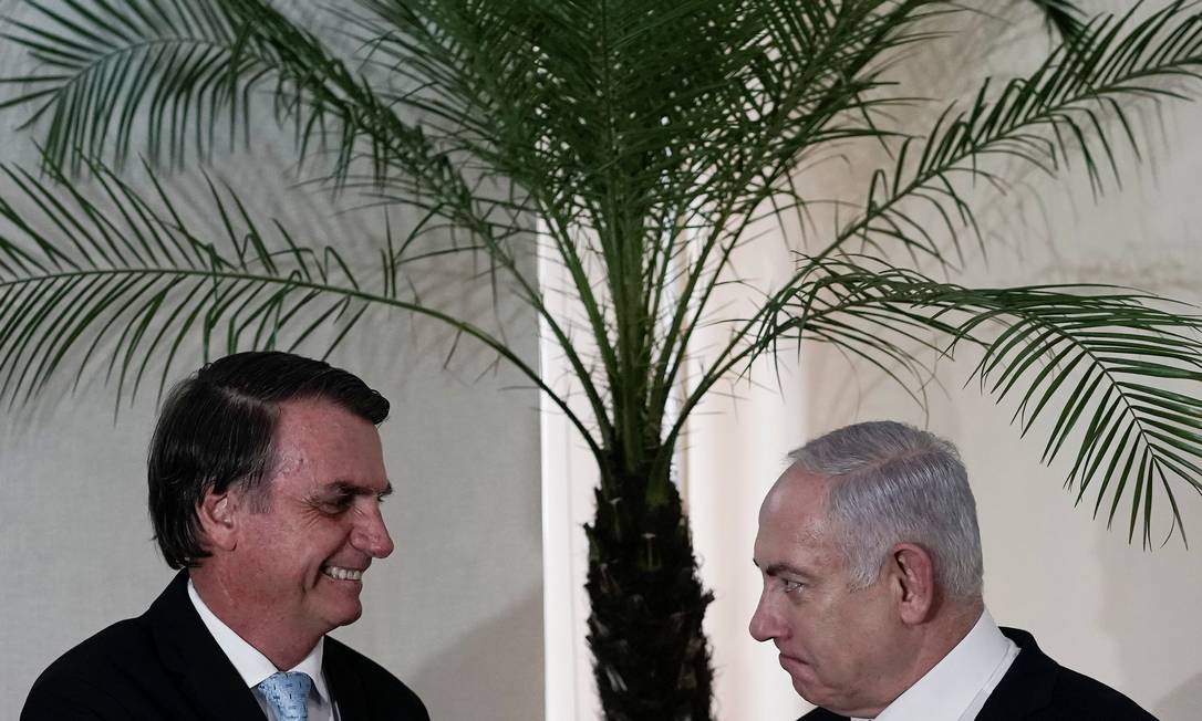 Bolsonaro e o premier israelense em encontro no Forte de Copacabana Foto: LEO CORREA/POOL / REUTERS