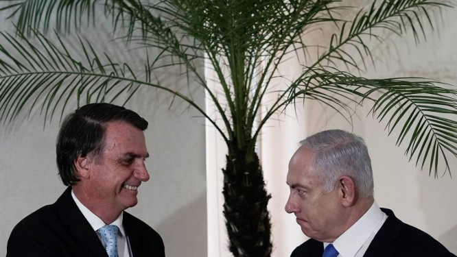 Bolsonaro e o premier israelense em encontro no Forte de Copacabana Foto: LEO CORREA/POOL / REUTERS