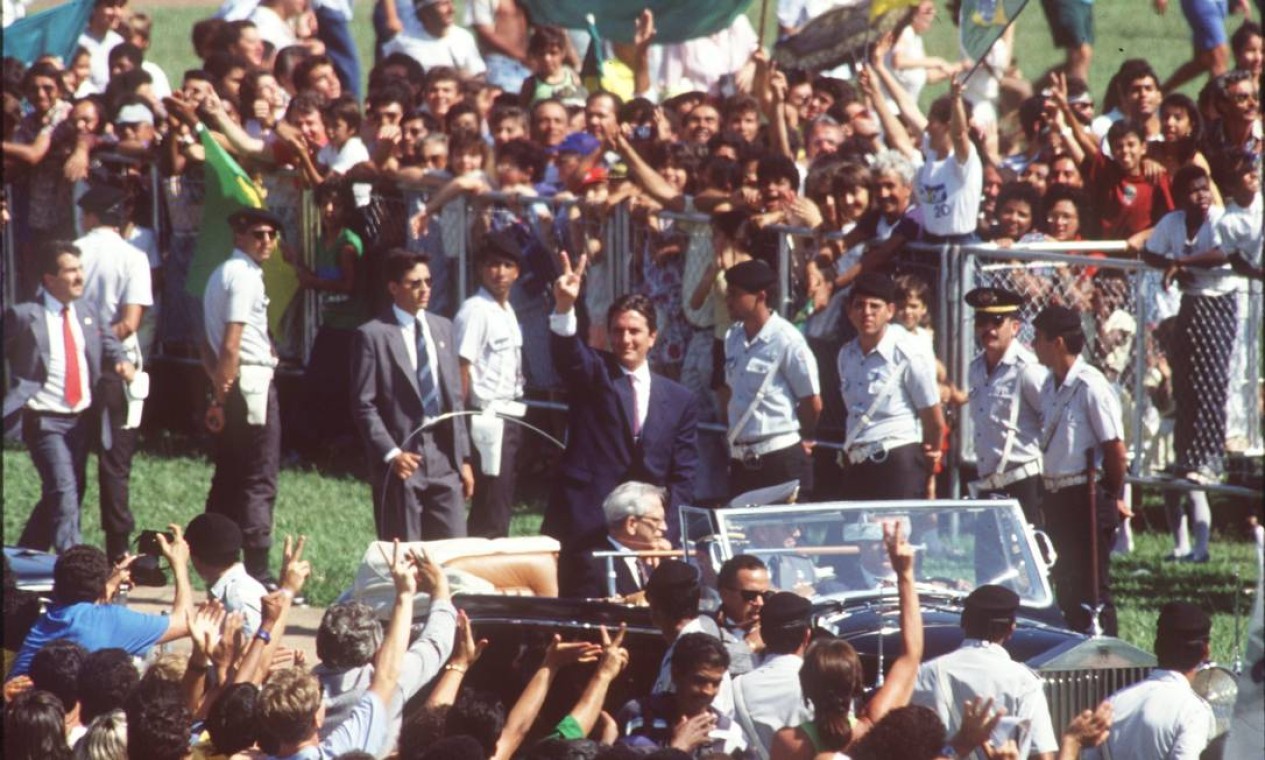 Collor desfilou em carro aberto até o Congresso 15/03/1990 Foto: Aníbal Philot