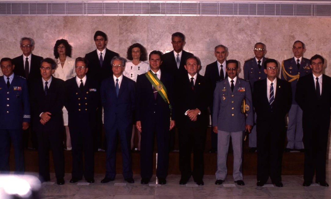 E posou com os ministros, em número bem menor do que hoje em dia 15/03/1990 Foto: Sergio Marques/ Agência O GLOBO