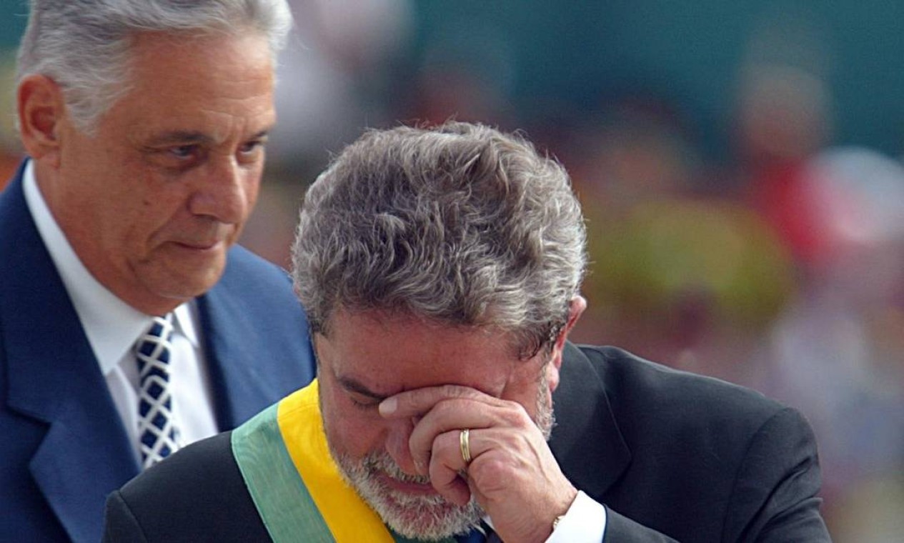 Lula chegou a chorar após receber a faixa de presidente do Fernando Henrique 01/01/2003 Foto: Mauricio Lima/ AFP