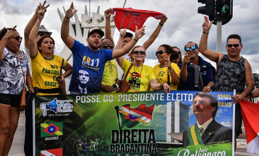 Eleitores de Bolsonaro comemoram posse do novo presidente eleito, em Brasília Foto: NELSON ALMEIDA / AFP