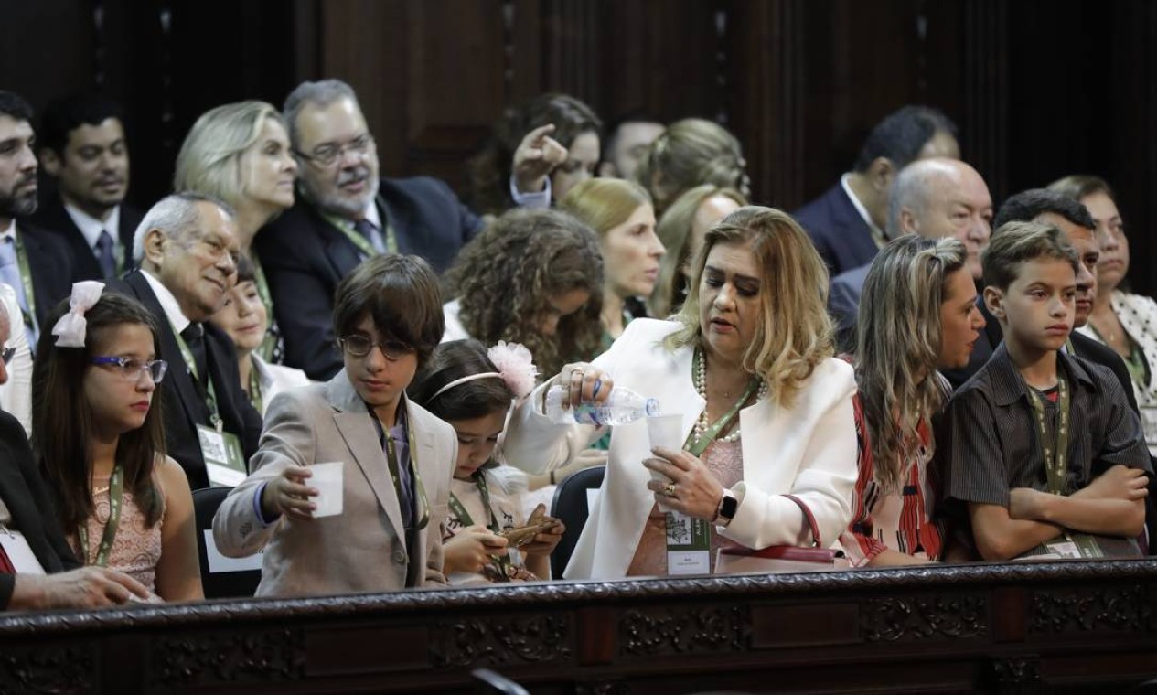 Os filhos do governador acompanharam a posse da galeria Foto: Custódio Coimbra / Agência O Globo