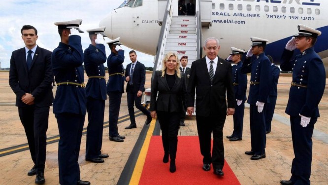 O primeiro-ministro de Israel, Benjamin Netanyahu, desembarca em Brasília Foto: Reprodução/Twitter