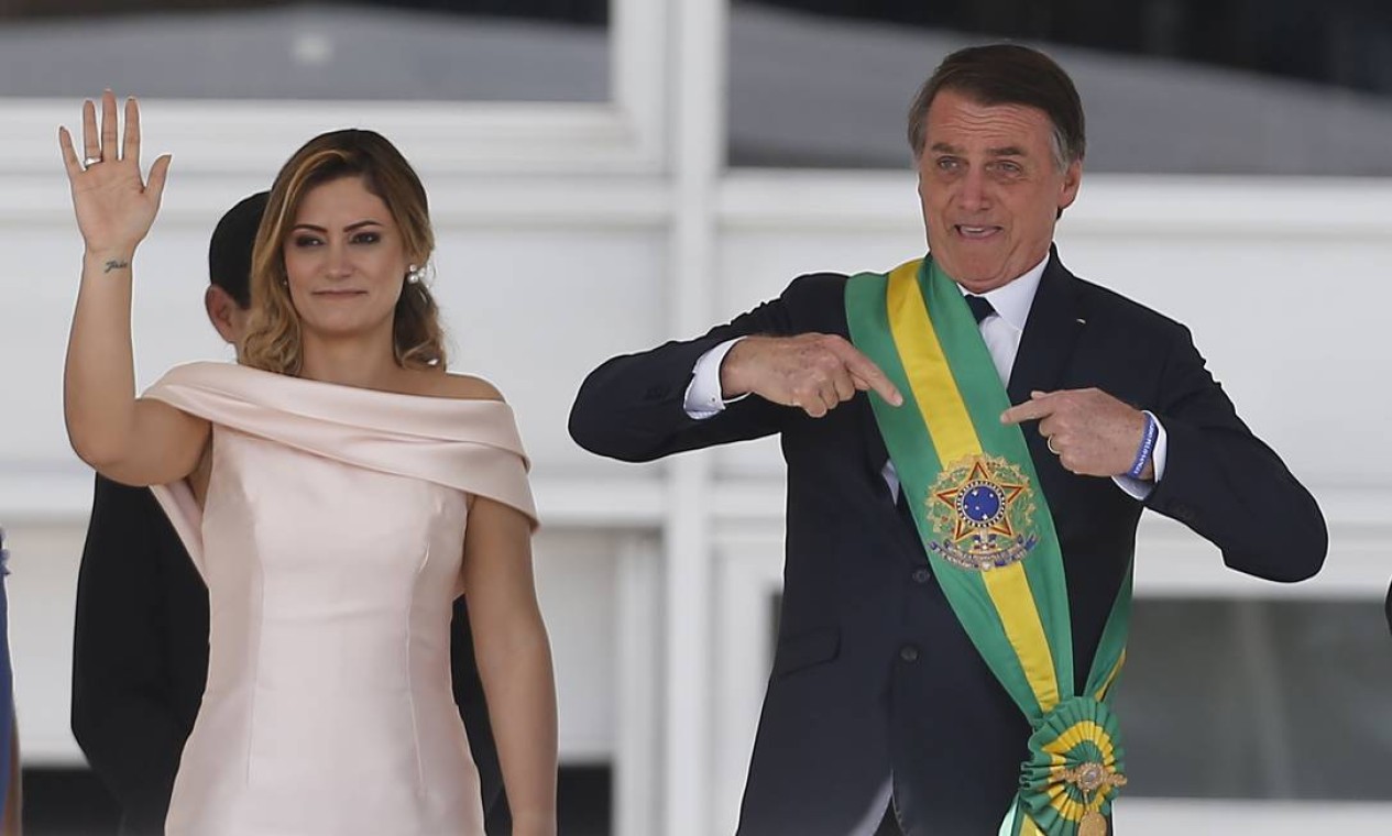 Bolsonaro comemora após receber faixa presidencial do ex-presidente Michel Temer Foto: Jorge William / Agência O Globo