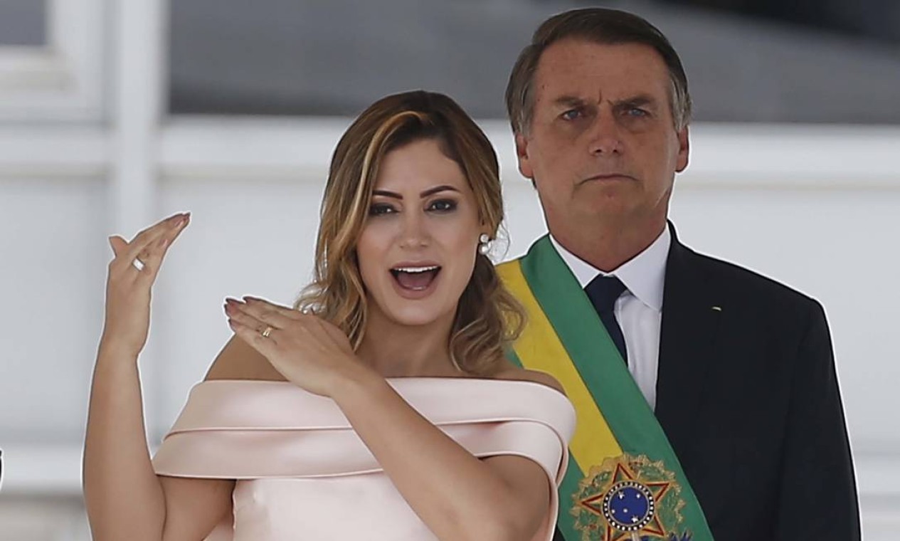 Na cerimônia de posse, a primeira-dama, Michelle Bolsonaro, chamou a atenção ao fazer um discurso em libras no parlatório, antes de Bolsonaro Foto: Jorge William / Agência O Globo