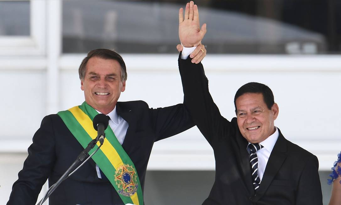 Bolsonaro formaliza estrutura de governo e deixa Mourão sem atribuições -  Jornal O Globo
