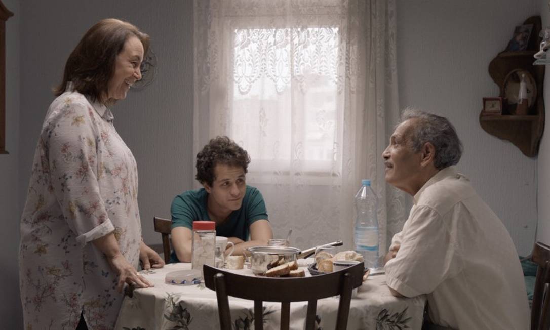 RS - Mouna Mejri, Zakaria Ben Ayyed e Mohamed Dhrif em cena do filme "Meu querido filho" Foto: Divulgação 