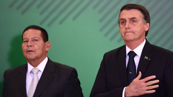 O vice-presidente Hamilton MourÃ£o e o presidente Jair Bolsonaro Foto: Evaristo SÃ¡/AFP/07-01-2019