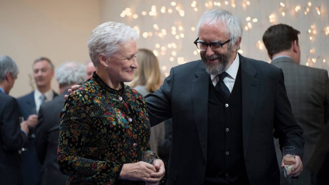 Glenn Close e Jonathan Pryce em cena do filme 'A esposa' Foto: Graeme Hunter / Graeme Hunter Pictures