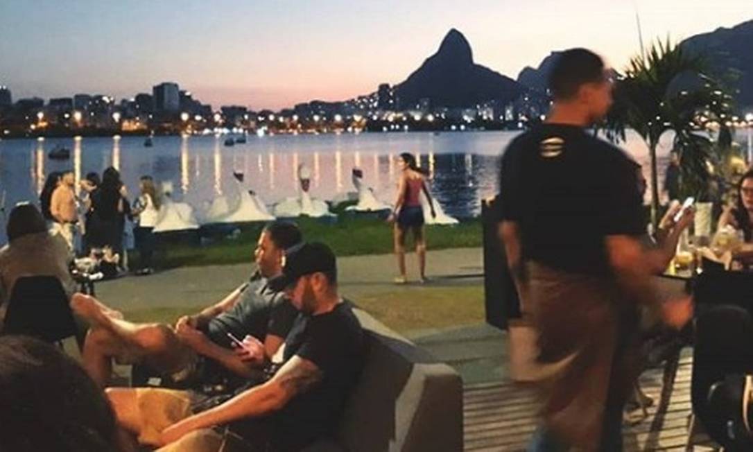 Deques com DJs e menu especial chamam atenção na happy hour - Jornal O Globo