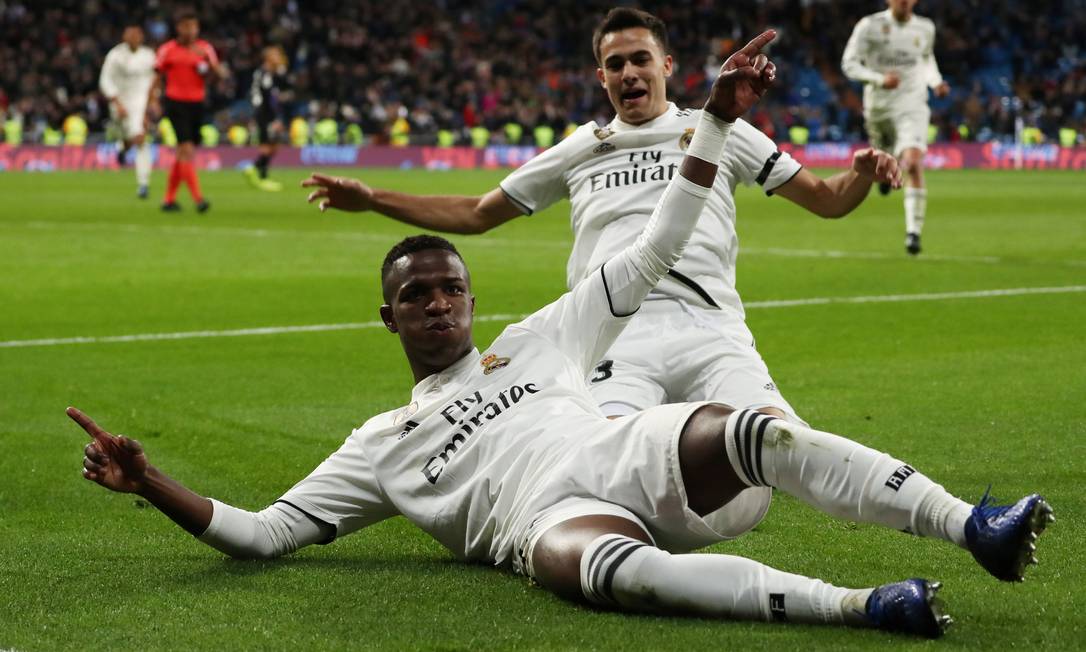 Com gol de Vinícius Júnior, Real Madrid vence Liverpool e