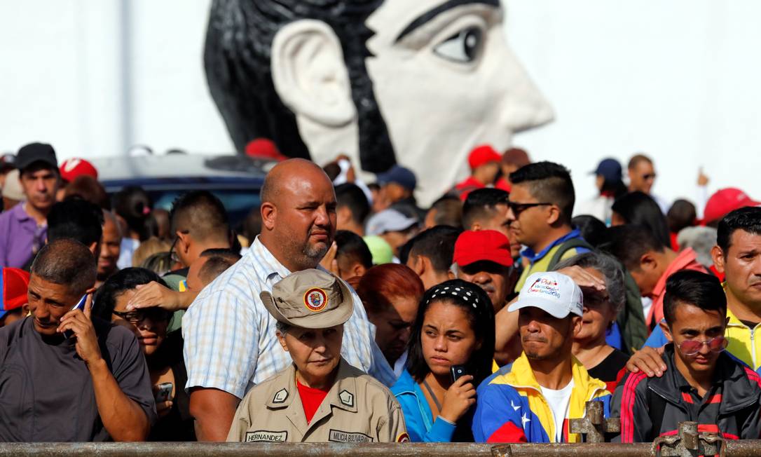Apoiadores do presidente Nicolás Maduro se reúnem para sua cerimônia de posse para novo mandato a partir de 10 de janeiro de 2019 Foto: STRINGER / REUTERS