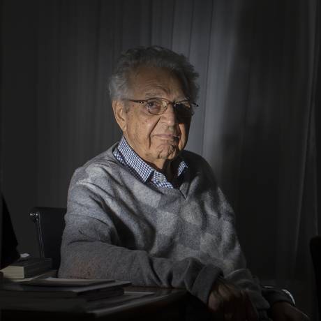 O professor Antonio Paim, guru do ministro da Educação, Ricardo Veléz Rodríguez Foto: Edilson Dantas / Agência O Globo