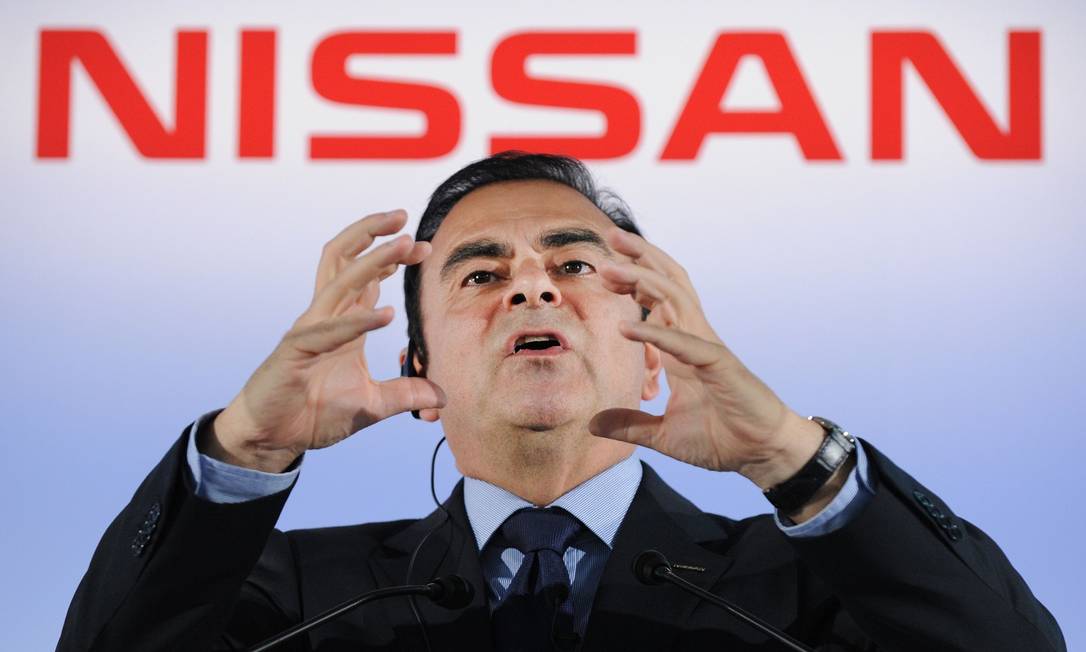 (FILES) This file photo taken on May 11, 2012 shows the-president and CEO of Japanese auto giant Nissan, Carlos Ghosn, gesturing as he answers questions during a press conference at their headquarters in Yokohama, suburban Tokyo. - Former Nissan boss Carlos Ghosn said on January 8, 2019 he had been "wrongly accused and unfairly detained" at a high-profile court hearing in Japan, his first appearance since his arrest in November rocked the business world. (Photo by TORU YAMANAKA / AFP) Foto: TORU YAMANAKA / AFP