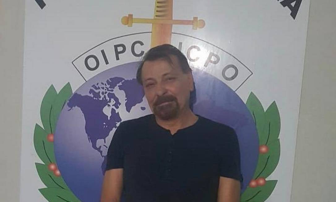 O italiano Cesare Battisti preso na Bolívia na noite deste sábado Foto: Twitter: @poliziadistato