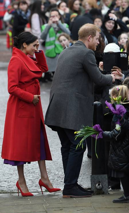 Meghan usa salto para fazer sua primeira apariçaõ pública ao lado de Harry este ano Foto: PAUL ELLIS / AFP