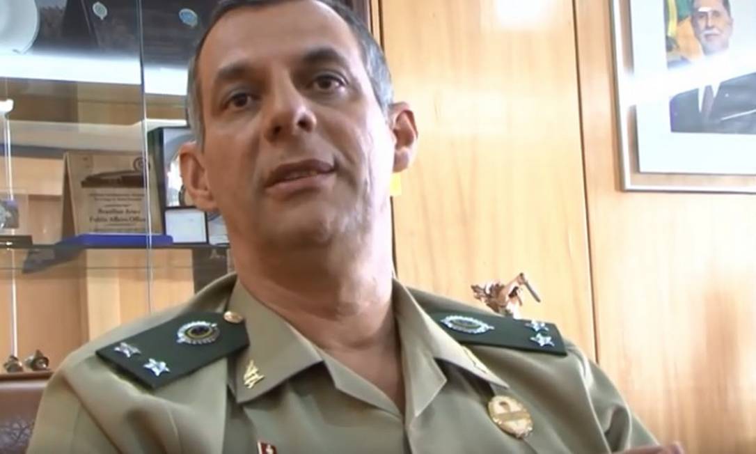 O general Rêgo Barros, que chefiava a comunicação do Exército Foto: Reprodução/Yotube