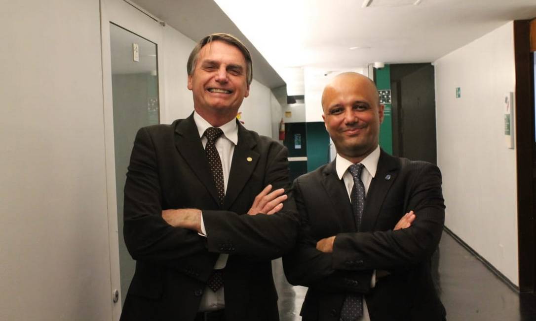 O presidente Jair Bolsonaro e o deputado federal eleito Major Vitor Hugo Foto: Reprodução/Facebook