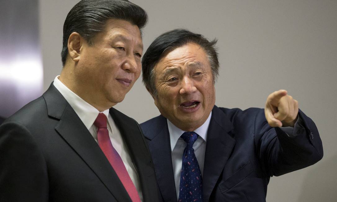 Foto de arquivo mostra o presidente da China, Xi Jinping, ao lado de Ren Zhengfei Foto: POOL New / REUTERS