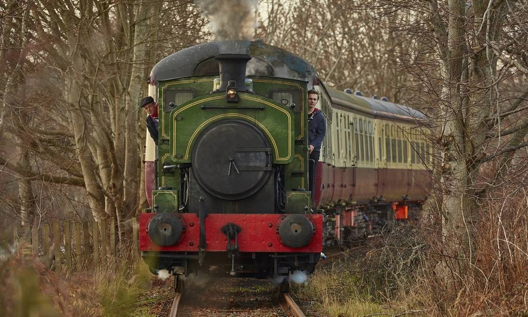 A locomotiva a vapor Salmon viaja pela Royal Deeside Railway, em Aberdeen, na Escócia Andy Haslam / The New York Times