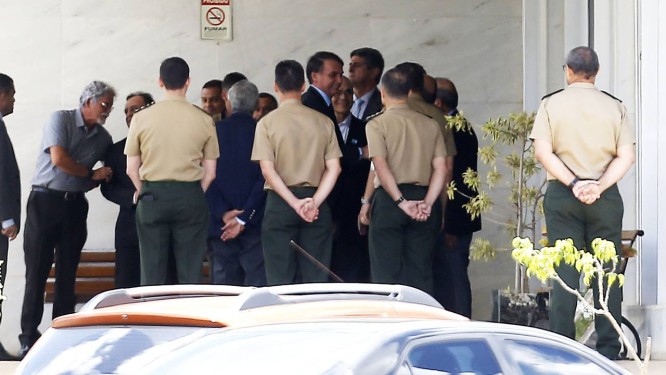 
Jair Bolsonaro participa de almoço com colegas da turma de 1977 da Academia Militar das Agulhas Negras (AMAN), no hotel de trânsito de oficiais
Foto: Jorge William 12/12/2018 / Agência O Globo