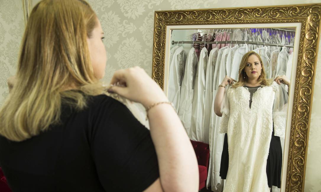 Karina Cancella conta sua saga para encontrar um vestido de noiva para o seu tamanho Foto: Guito Moreto / Agência O Globo