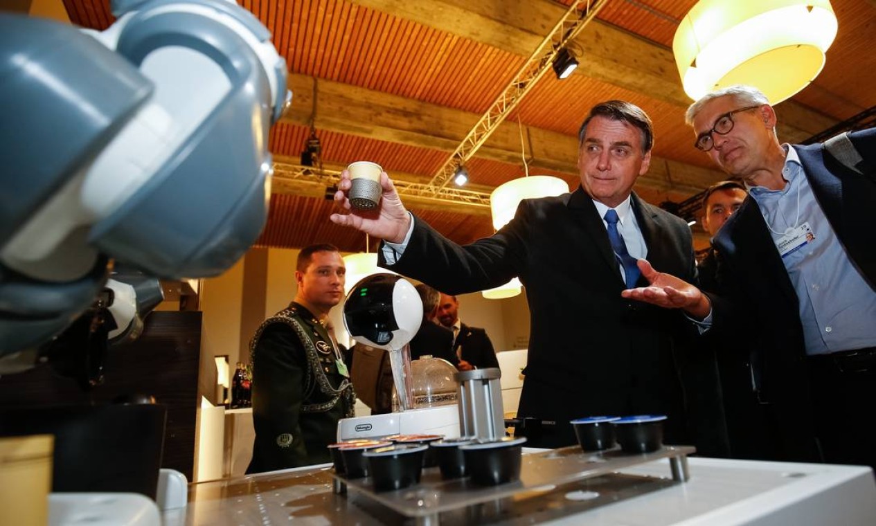 Bolsonaro afunda na areia movediça de seus crimes - O Cafezinho