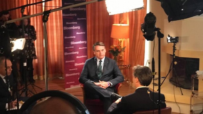 Bolsonaro concede entrevista Ã  agÃªncia de notÃ­cias Bloomberg, em Davos Foto: ReproduÃ§Ã£o