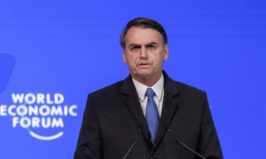 O presidente Jair Bolsonaro afirmou que o Brasil “precisa funcionar” e tomar medidas para consertar a economia Foto: AFP