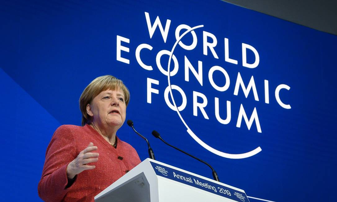 A chanceler alemã, Angela Merkel, pede regulação no uso de dados pessoais, mas não sabe como Foto: FABRICE COFFRINI / AFP