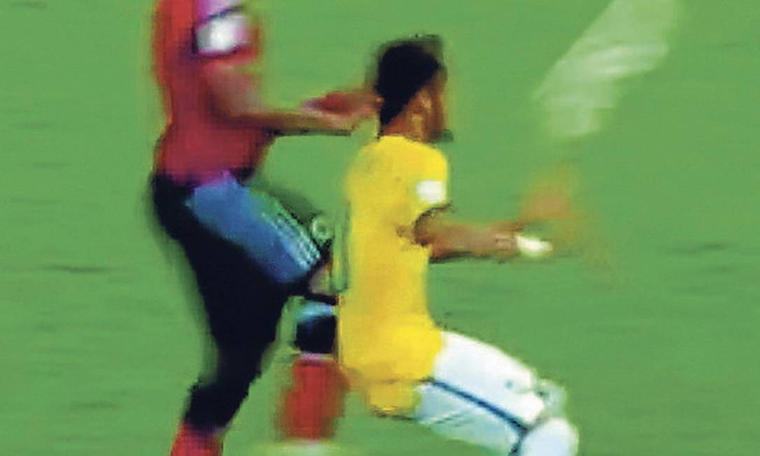 Aos 41 minutos da disputa pelas quartas de final da Copa do Mundo de 2014, Zuñiga deu uma joelhada violenta em Neymar. Reprodução