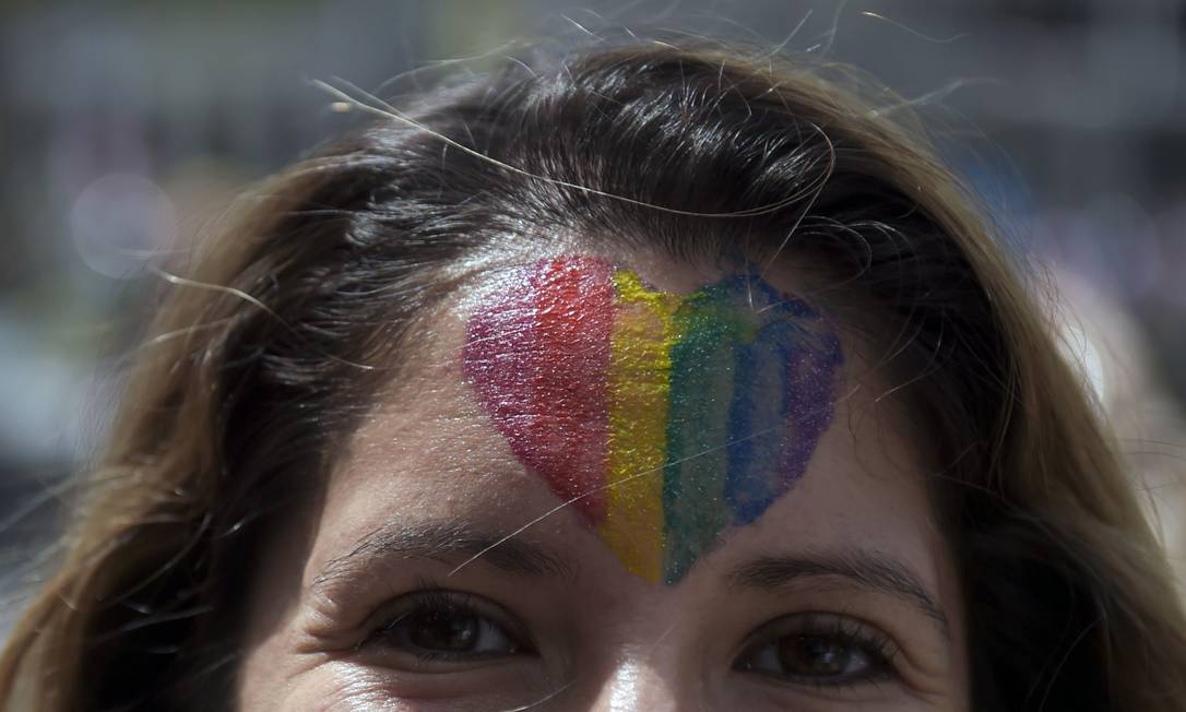 Ativistas LGBT protestam em defesa dos direitos da comunidade Foto: RAUL ARBOLEDA / AFP