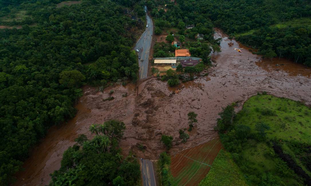 Brumadinho após o rompimento da barragem Foto: Daniel Marenco / Agência O Globo