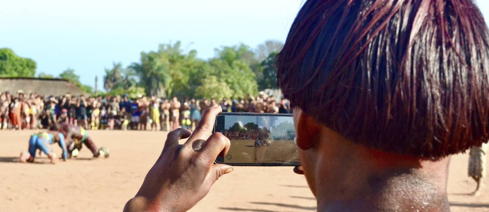 O impacto do celular em aldeias indígenas - Época