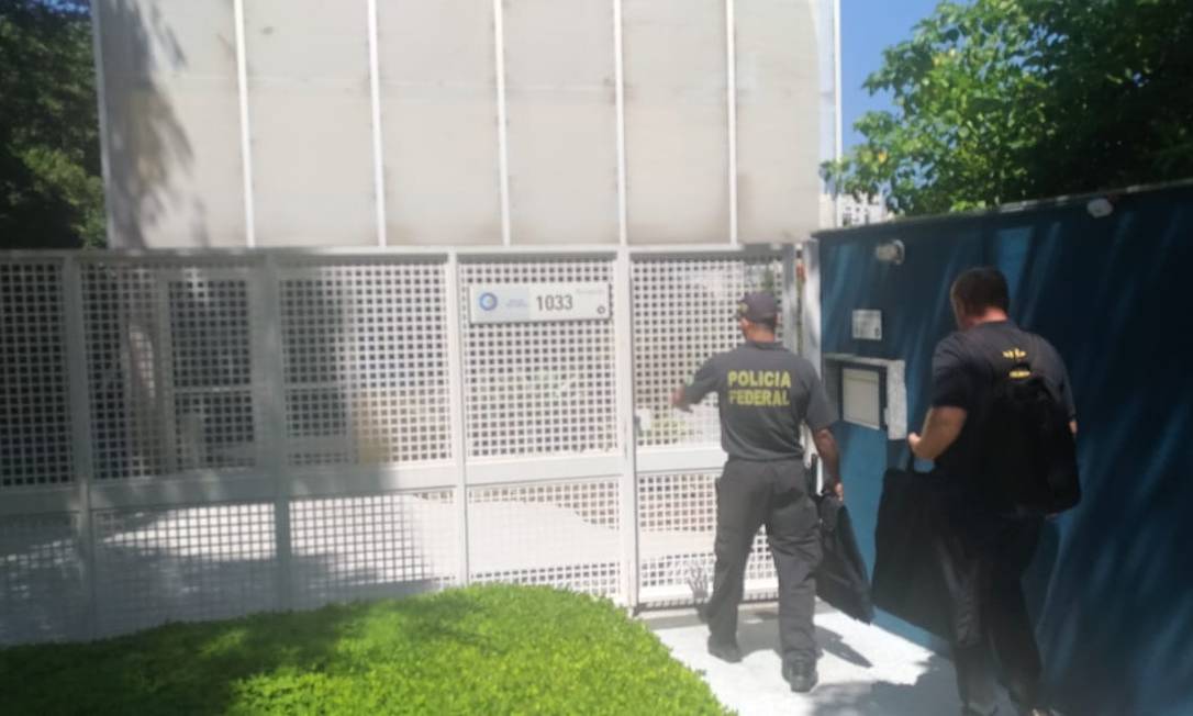 Agentes da Polícia Federal fazem busca em escritório da empresa alemã TÜV SÜD na Vila Madalena, em São Paulo Foto: Dimitrius Dantas / Agência O Globo