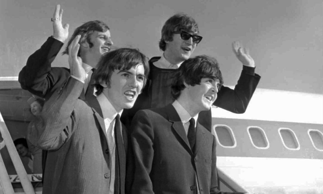 Início de turnê americana. Chegada dos Bealtles ao aeroporto de São Francisco, em 18 de agosto de 1964. Na foto, no sentido horário, John Lennon, Paul McCartney, George Harrison e Ringo Starr. Foto: AP Photo / AP